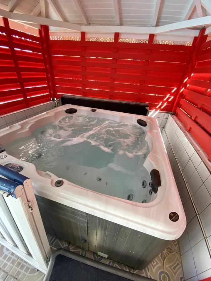 Appartement Moderne A Pointe Noire 36 M² Piscine & Jacuzzi Екстериор снимка
